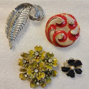 4 vintage brooches